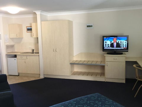 Tuckerbox Motor Inn - Accommodation QLD 2