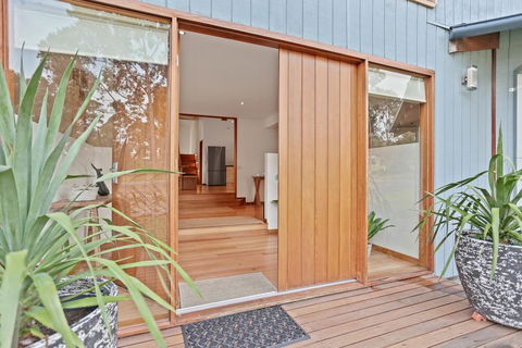 Tura Tree House - Accommodation QLD 1