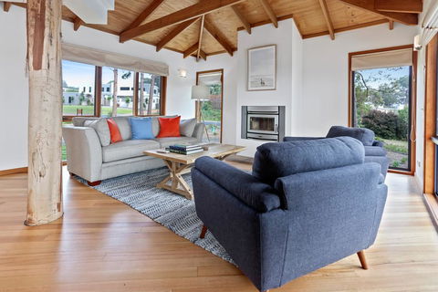 Tura Tree House - Accommodation QLD 3