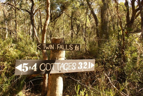 Twin Falls Bush Cottages - Accommodation QLD 3