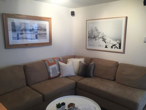 Twin Towers 504 B - Accommodation QLD 3