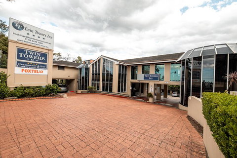 Twin Towers Inn - Accommodation QLD 3