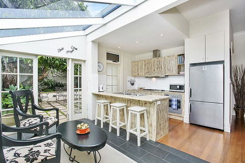 Two Bedroom Apartment Edwin Street - Accommodation QLD 3