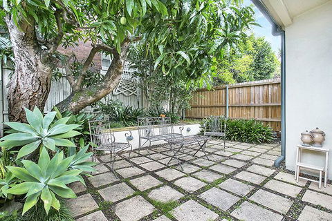 Two Bedroom Apartment Edwin Street - Accommodation QLD 2