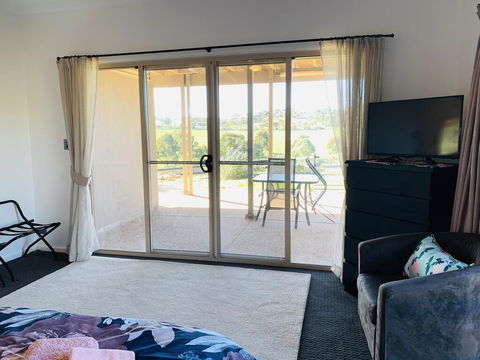 Two Dams Estate - Retreat & Relax - Accommodation QLD 1