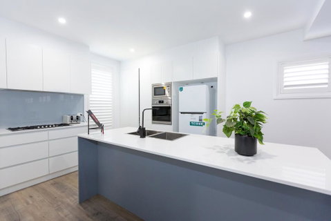 TWO TEN Sleeps 10! Luxury CBD Accommodation - Accommodation QLD 3