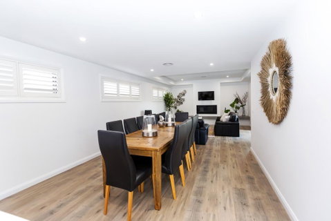 TWO TEN Sleeps 10! Luxury CBD Accommodation - Accommodation QLD 1