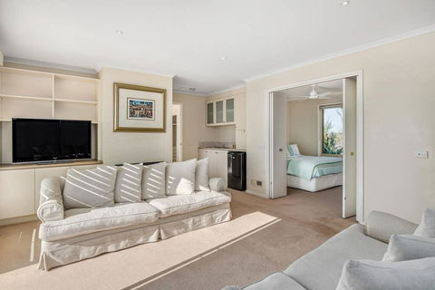 Tyrone Beach Retreat, VIEWS - Accommodation QLD 3