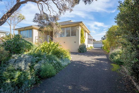 Tyrone Beach Retreat, VIEWS - Accommodation QLD 1