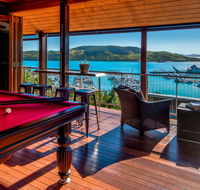 Uisce Luxury Holiday House With Jacuzzi Pool Table Cinema Premium Foxtel And Two Buggies - Accommodation QLD