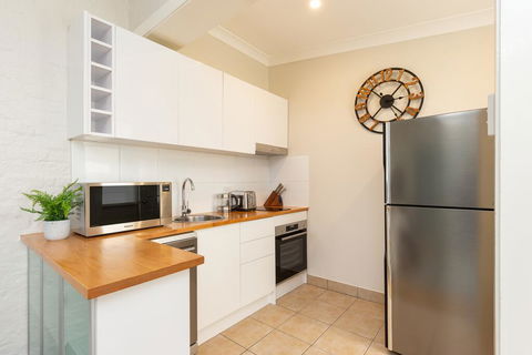 Ultimo 1 Bedroom House With Parking - Nice And Quiet - Accommodation QLD 3