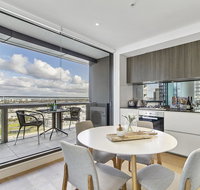Ultra-Modern Luxury With Views At Kai Waterfront - Accommodation QLD
