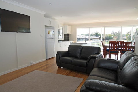 Unbeatable Waterfront Location - Accommodation QLD 3