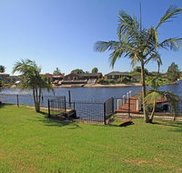 Unbeatable Waterfront Location - Accommodation QLD