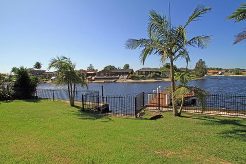 Unbeatable Waterfront Location - Accommodation QLD 0