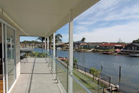 Unbeatable Waterfront Location - Accommodation QLD 1
