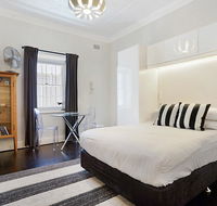 Unbeatably located Art Deco Surry Hills studio - Accommodation QLD