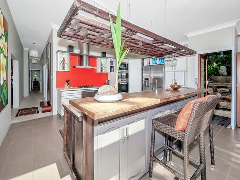 Unique, Tropical Rainforest Getaway - Accommodation QLD 3