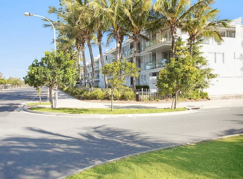 Unit 105 Plantation - Rainbow Beach, Plantation Resort, Second Floor, Aircon, Pool, Spa - Accommodation QLD 0