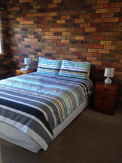 Unit 2 @ Beach Haven - Accommodation QLD 3