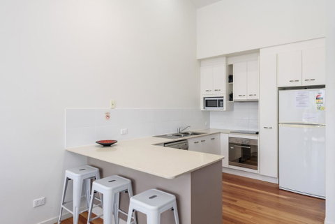 Unit 2 Rainbow Surf - Modern, Double Storey Townhouse With Large Shared Pool, Close To Beach And Shops - Accommodation QLD 1