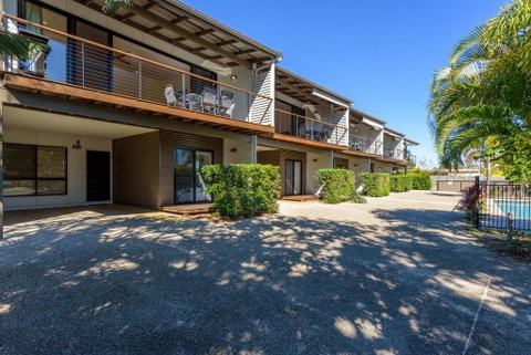 Unit 2 Rainbow Surf - Modern, Double Storey Townhouse With Large Shared Pool, Close To Beach And Shops - Accommodation QLD 0