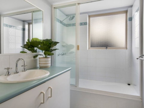 Unit 3 Emerald Shores - Shipping Lane Views! - Accommodation QLD 1