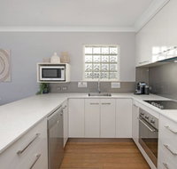 Unit 3 Emerald Shores - shipping lane views - Accommodation QLD