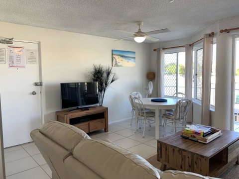 Unit 6 'mainsail Apartments' Free Wifi! - Accommodation QLD 2