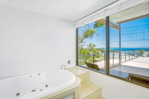 Unit 6 Rainbow Sea - Rainbow Beach, Amazing Ocean Views, Aircon, Wi-Fi, Pool, Walk To Beach - Accommodation QLD 2