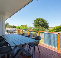 Upstairs Cottage On Beachurst - Accommodation QLD