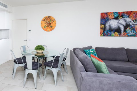Urban Jungle! Executive Apartment In Heart Of CBD - Accommodation QLD 2