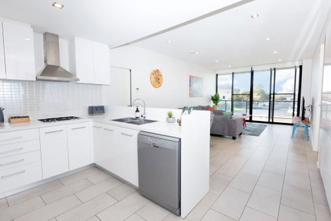 Urban Jungle! Executive Apartment In Heart Of CBD - Accommodation QLD 3