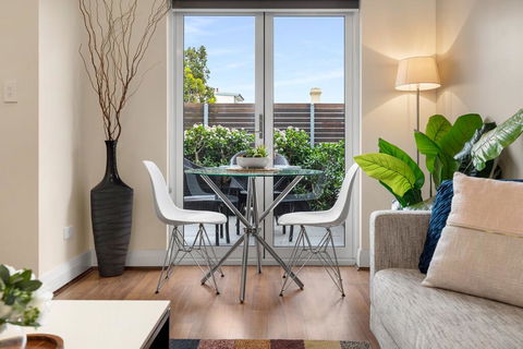 Urban Rest - Banq - Accommodation QLD 0