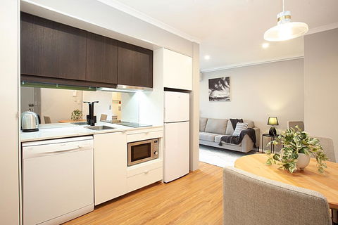 Urban Rest - Elizabeth St - Accommodation QLD 0