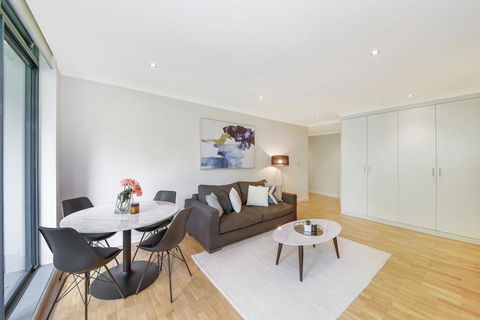 Urban Rest - Foveaux St - Accommodation QLD 1