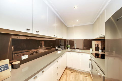 Urban Rest - Foveaux St - Accommodation QLD 3