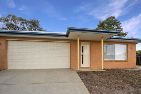 V & V Family Dream Away - Accommodation QLD 0