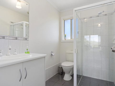 VALLEY VIEWS - 10 Valley Heights Drive - Accommodation QLD 0
