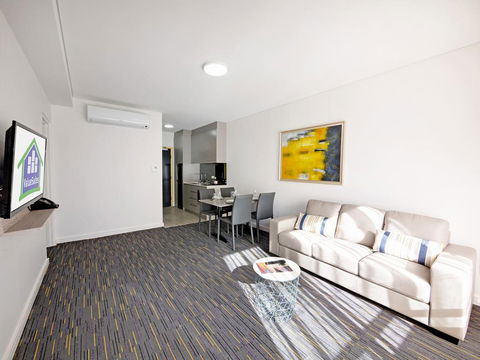 Value Suites Penrith - Accommodation QLD 1