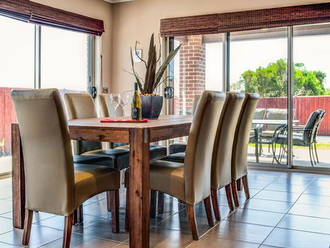 Valencia - Accommodation QLD 1