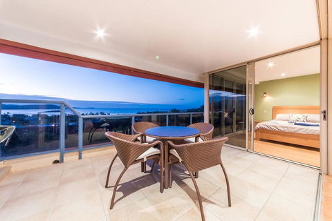 VIEWS ON ELSHEBY - Accommodation QLD 2