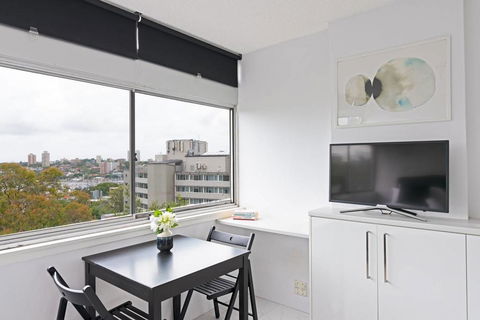 Views To Die For// Studio Rushcutters Bay // Free Parking - Accommodation QLD 3