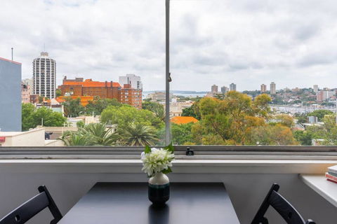 Views To Die For// Studio Rushcutters Bay // Free Parking - Accommodation QLD 2