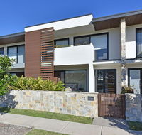 Villa Catania Waterside at Trinity Point - Accommodation QLD