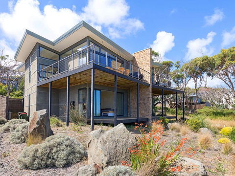 VILLA SARINA - Beautiful Villa In Skenes Creek - Accommodation QLD 1