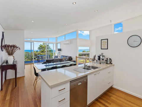 VILLA SARINA - Beautiful Villa In Skenes Creek - Accommodation QLD 2