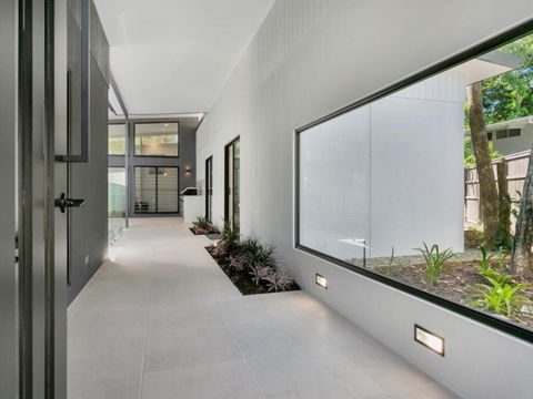 Villa Tiino - Clifton Beach - Accommodation QLD 3