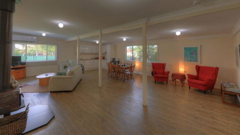 Village Stays Coldstream Gallery Bungalow - Accommodation QLD 1