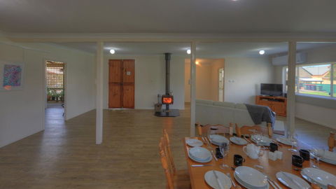 Village Stays Coldstream Gallery Bungalow - Accommodation QLD 2